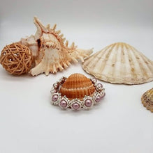 Carica l'immagine nel visualizzatore di Gallery, Bracciale di perle fatto a mano con cuore di cristalli