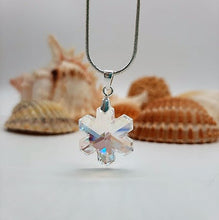 Carica l'immagine nel visualizzatore di Gallery, Collana con ciondolo di cristallo austriaco fiocco di neve crystal aurora borealis ed argento 925