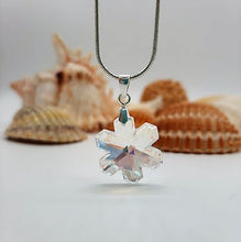 Carica l'immagine nel visualizzatore di Gallery, Collana con ciondolo di cristallo austriaco fiocco di neve crystal aurora borealis ed argento 925