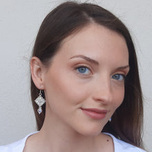 Carica l'immagine nel visualizzatore di Gallery, orecchini da sposa in argento 925 con cristalli aurora borealis