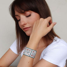 Carica l'immagine nel visualizzatore di Gallery, Bracciale di moda: eleganza artistica ispirata a Firenze | modello Lumi Signoria