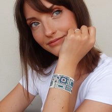 Carica l'immagine nel visualizzatore di Gallery, Bracciale con storia al telaio