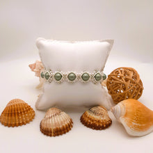 Carica l'immagine nel visualizzatore di Gallery, Braccialetto di perle fatto a mano