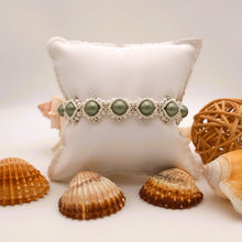 Carica l'immagine nel visualizzatore di Gallery, Bracciale artigianale di perle di cristallo