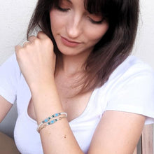 Carica l'immagine nel visualizzatore di Gallery, Braccialetti artigianali indossati