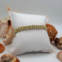 Carica l'immagine nel visualizzatore di Gallery, Braccialetto tennis con cristalli giallo chiaro