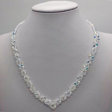 Carica l'immagine nel visualizzatore di Gallery, Gioielli da cerimonia, collana a V con cristalli austriaci e argento 925