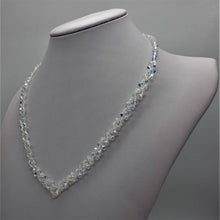 Carica l'immagine nel visualizzatore di Gallery, Collana da sposa a V con cristalli austriaci e argento 925