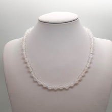 Carica l'immagine nel visualizzatore di Gallery, Collana con Pietre Naturali Agata Bianca e cristalli austriaci