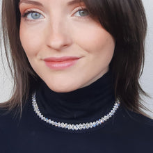 Carica l'immagine nel visualizzatore di Gallery, Collana di cristalli da cerimonia
