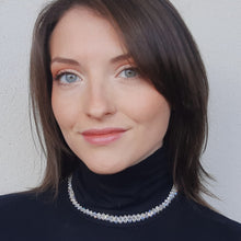 Carica l'immagine nel visualizzatore di Gallery, Collana di cristalli, da cerimonia, indossata