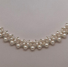 Carica l'immagine nel visualizzatore di Gallery, collana girocollo di perle elegante con cristalli