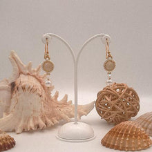 Carica l'immagine nel visualizzatore di Gallery, Orecchini con chaton di cristallo incastonato con perline