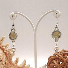 Carica l'immagine nel visualizzatore di Gallery, Orecchini romantici di perle e cristalli bianchi