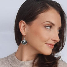Carica l'immagine nel visualizzatore di Gallery, Orecchini pendenti con cristalli Swarovski acquamarina