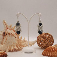 Carica l'immagine nel visualizzatore di Gallery, Orecchini a X con cristalli e perle nere