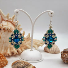 Carica l'immagine nel visualizzatore di Gallery, Orecchini artigianali "Cordoba" con cristalli austriaci e perline, eleganti e personalizzabili