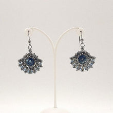 Carica l'immagine nel visualizzatore di Gallery, Orecchini con cristalli rivoli Swarovski acquamarina
