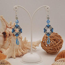 Carica l'immagine nel visualizzatore di Gallery, Orecchini con cristalli Swarovski acquamarina