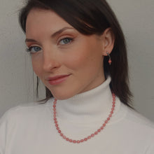 Carica l'immagine nel visualizzatore di Gallery, Parure Collana e Orecchini di Perle di Quarzo Calcedonio Rosa e Cristalli | modello "California" - EclipseArtGallery Gioielli