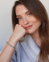Carica l'immagine nel visualizzatore di Gallery, braccialetto alla moda con cristalli blu zaffiro