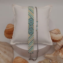 Carica l'immagine nel visualizzatore di Gallery, Bracciale di perline "Lumi Grazia" realizzato al telaio con delicato braccialetto abbinato celeste