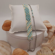 Carica l'immagine nel visualizzatore di Gallery, Bracciale di perline "Lumi Grazia" realizzato al telaio con delicato braccialetto abbinato celeste