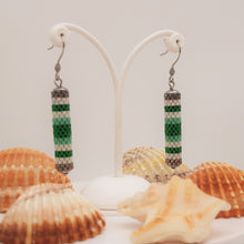 Carica l'immagine nel visualizzatore di Gallery, Orecchini "Lumi Lines" tubolari, moderni e minimalisti - EclipseArtGallery Gioielli