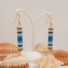 Carica l'immagine nel visualizzatore di Gallery, Orecchini "Lumi Lines" tubolari, moderni e minimalisti - EclipseArtGallery Gioielli