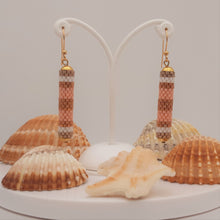 Carica l'immagine nel visualizzatore di Gallery, Orecchini "Lumi Lines" tubolari, moderni e minimalisti - EclipseArtGallery Gioielli