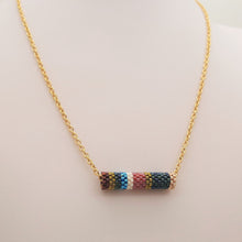 Carica l'immagine nel visualizzatore di Gallery, Parure di Orecchini e Collana a girocollo con ciondolo di perline "Lumi Gioia a colori"