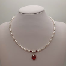 Carica l'immagine nel visualizzatore di Gallery, Collana "Wattens" di Perle con Ciondolo di Cristallo di vari colori, fatta a mano - EclipseArtGallery Gioielli