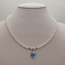 Carica l'immagine nel visualizzatore di Gallery, Collana "Wattens" di Perle con Ciondolo di Cristallo di vari colori, fatta a mano - EclipseArtGallery Gioielli