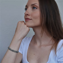 Carica l'immagine nel visualizzatore di Gallery, Bracciale con perle di vetro di Boemia nero