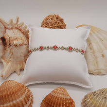 Carica l'immagine nel visualizzatore di Gallery, Braccialetto "Al metro" fatto a mano con cristalli. Da collezionare