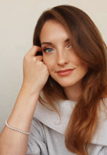 Carica l'immagine nel visualizzatore di Gallery, Bracciale di Perle bianche Swarovski e acciaio, semplice ed elegante