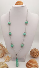 Carica l'immagine nel visualizzatore di Gallery, Parure "Bitinia" di orecchini e collana con perle di turchesite e quarzo calcedonio - Edizione limitata - EclipseArtGallery Gioielli