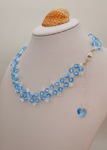 Carica l'immagine nel visualizzatore di Gallery, Collana aderente al collo con cristalli e argento