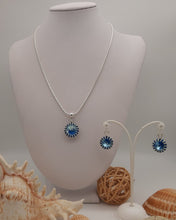 Carica l'immagine nel visualizzatore di Gallery, Collana e orecchini abbinati con punti luce di cristallo