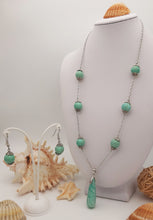 Carica l'immagine nel visualizzatore di Gallery, Parure "Bitinia" di orecchini e collana con perle di turchesite e quarzo calcedonio - Edizione limitata - EclipseArtGallery Gioielli