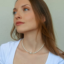 Carica l'immagine nel visualizzatore di Gallery, Collana di perle bianche, da cerimonia, perle Swarovski, cristallo e chiusura gioiello