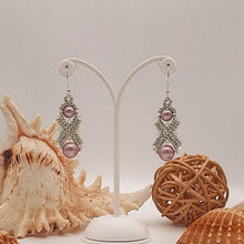 Carica l&#39;immagine nel visualizzatore di Gallery, Orecchini due perle con cristalli Swarovski rosa
