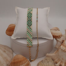 Carica l&#39;immagine nel visualizzatore di Gallery, Bracciale di perline &quot;Lumi Grazia&quot; realizzato al telaio con delicato braccialetto abbinato verde
